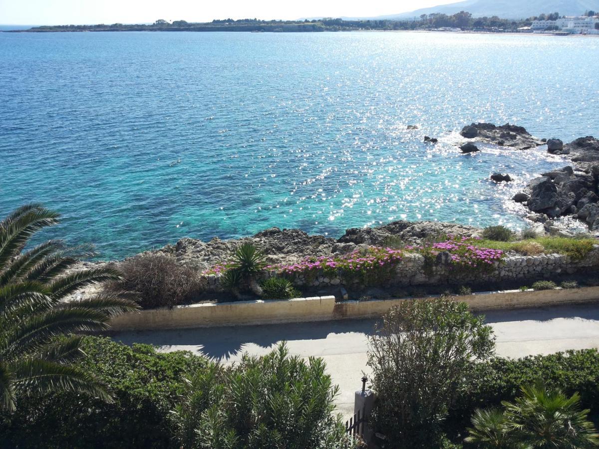 Casa Sugli Scogli Villa Fontane Bianche Bagian luar foto
